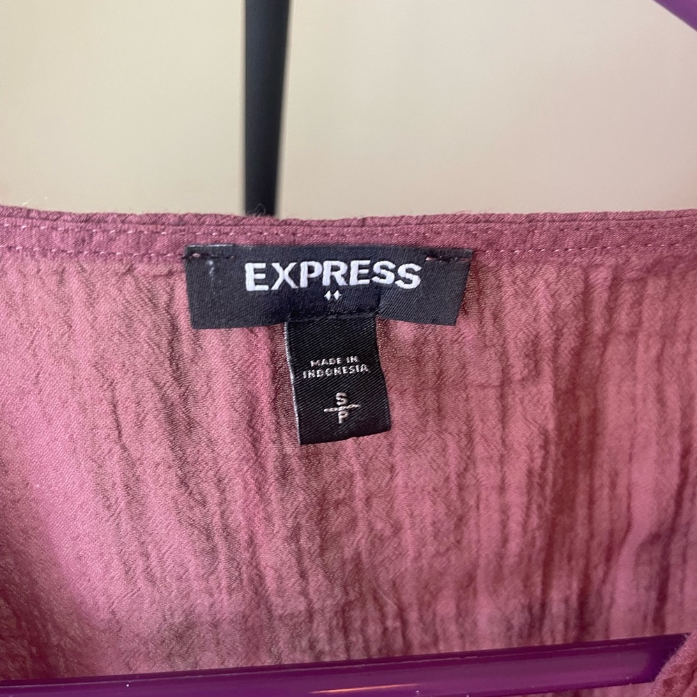 Express. Small. - Picture 3 of 3